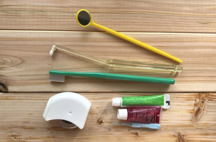 汚れ除去率を上げるために必要な歯ブラシ、タフトブラシ、フロス、歯間ブラシの画像